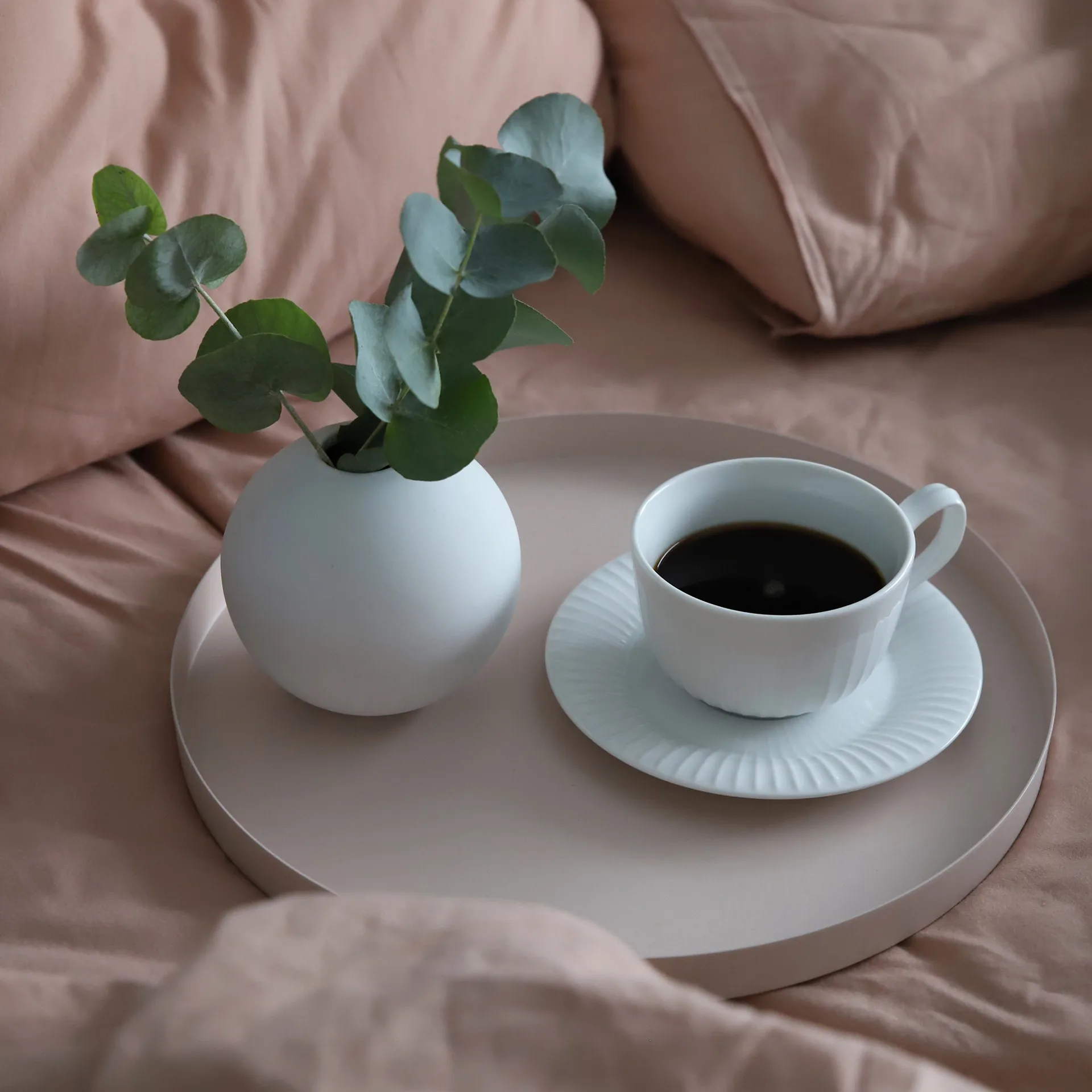 Ball vas white, 8 cm Cooee Design