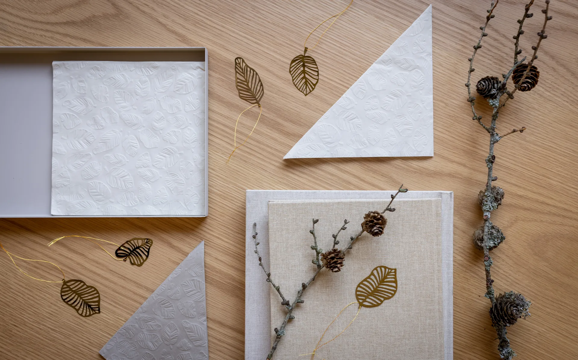 Deco leaf hänge 4-pack, Mässing Cooee Design