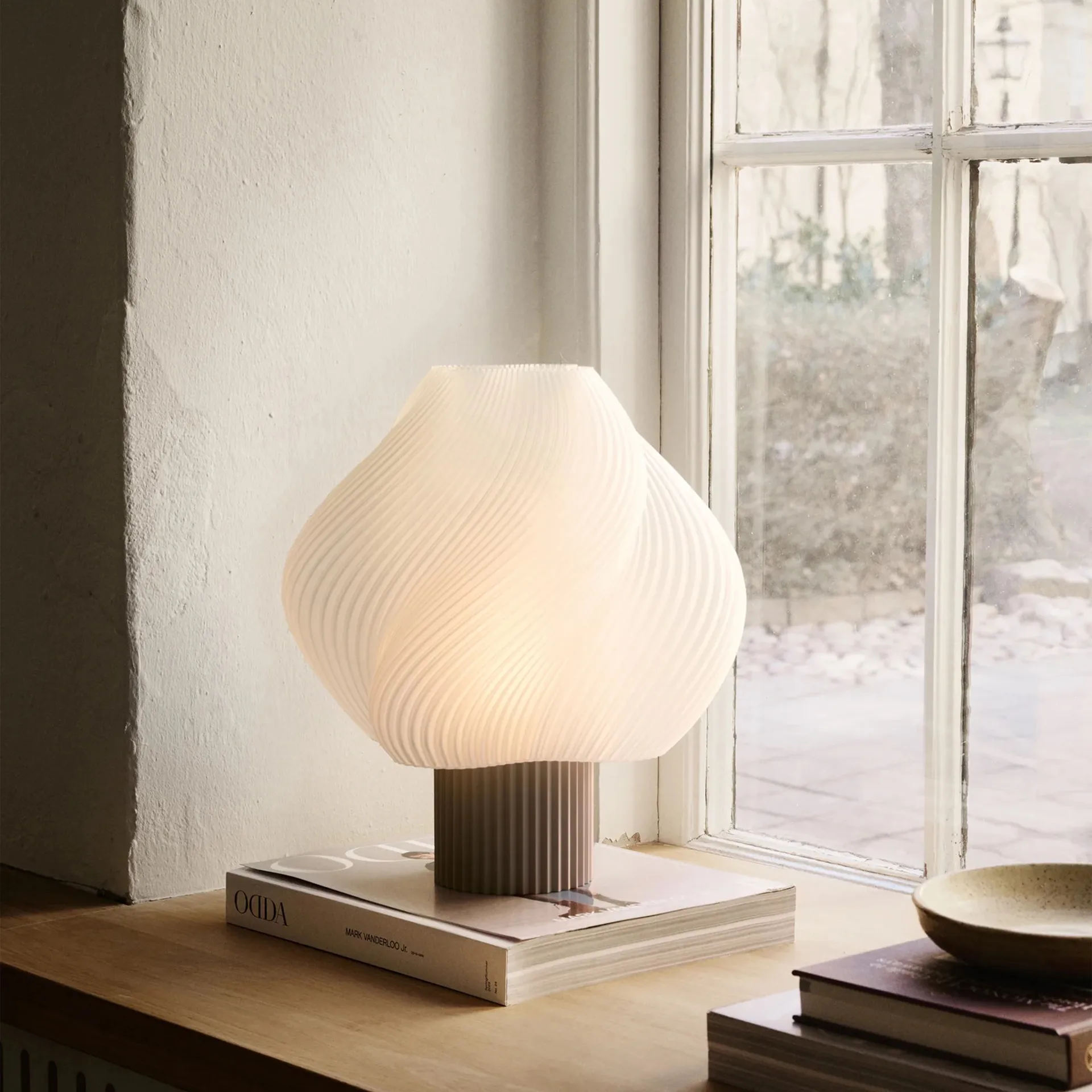 Soft Serve bordslampa, Mocha, Grande, 34 cm Crème Atelier