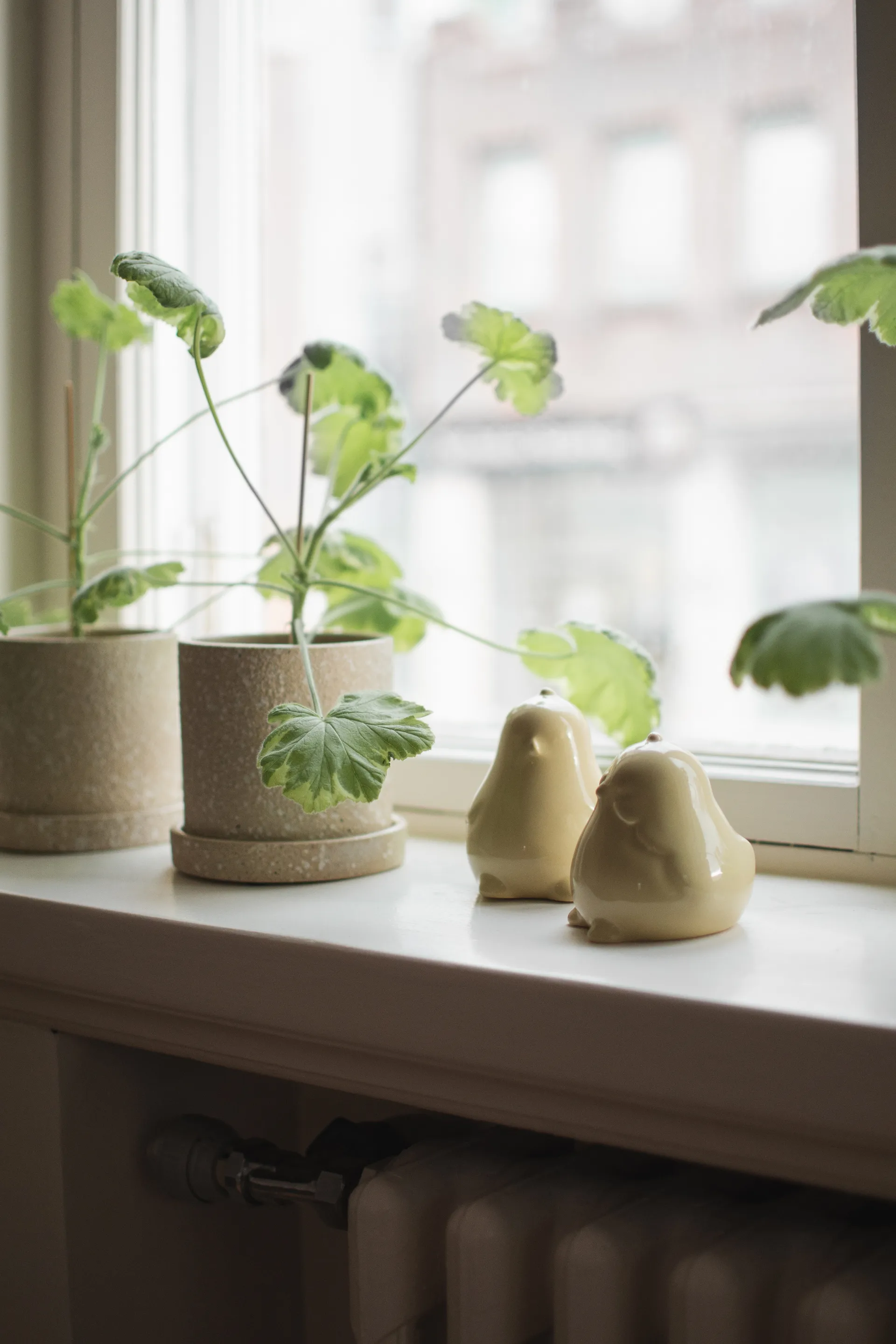 Chubby chicken påskdekoration 2-pack, Shiny yellow DBKD