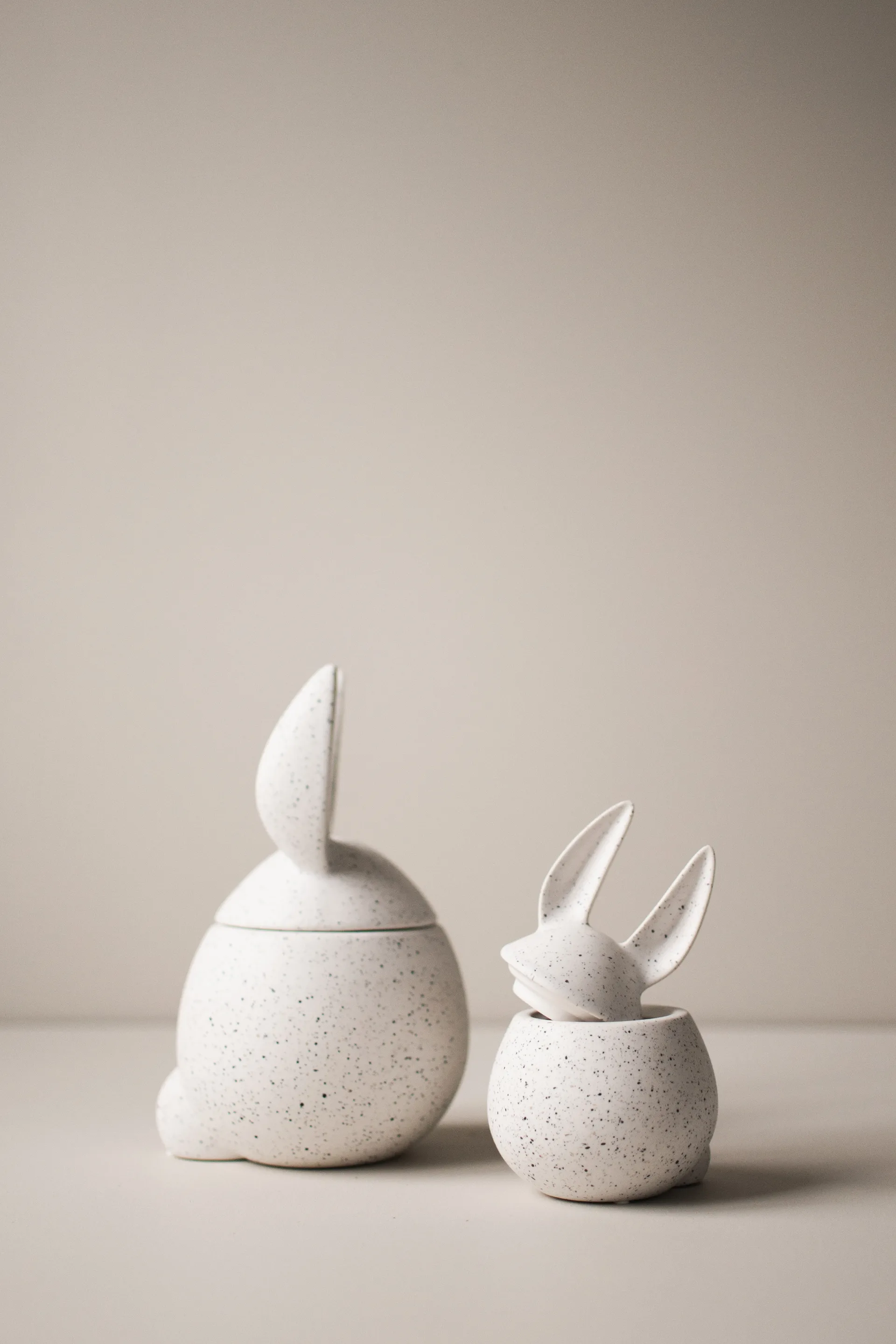 DBKD Eating rabbit skål liten, White dot DBKD