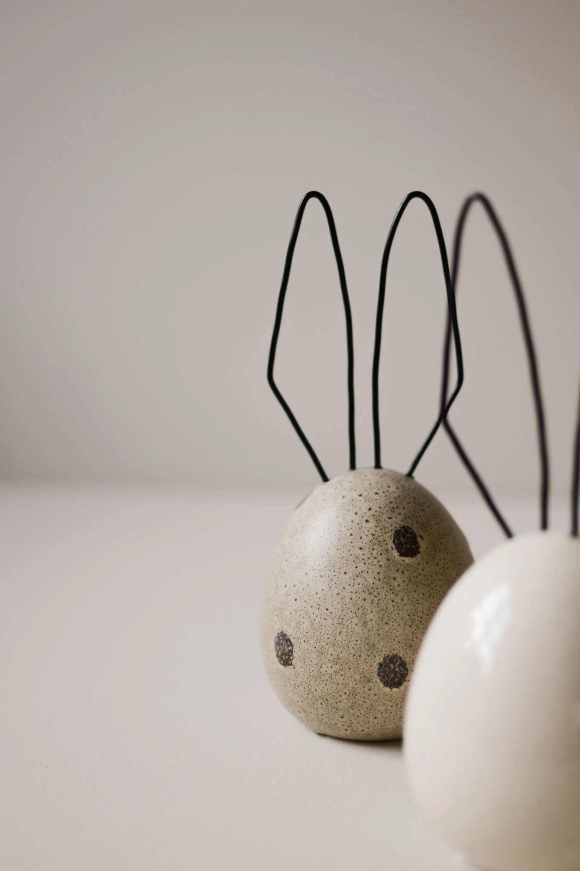 Hare påskdekoration H18 cm, Beige dot DBKD
