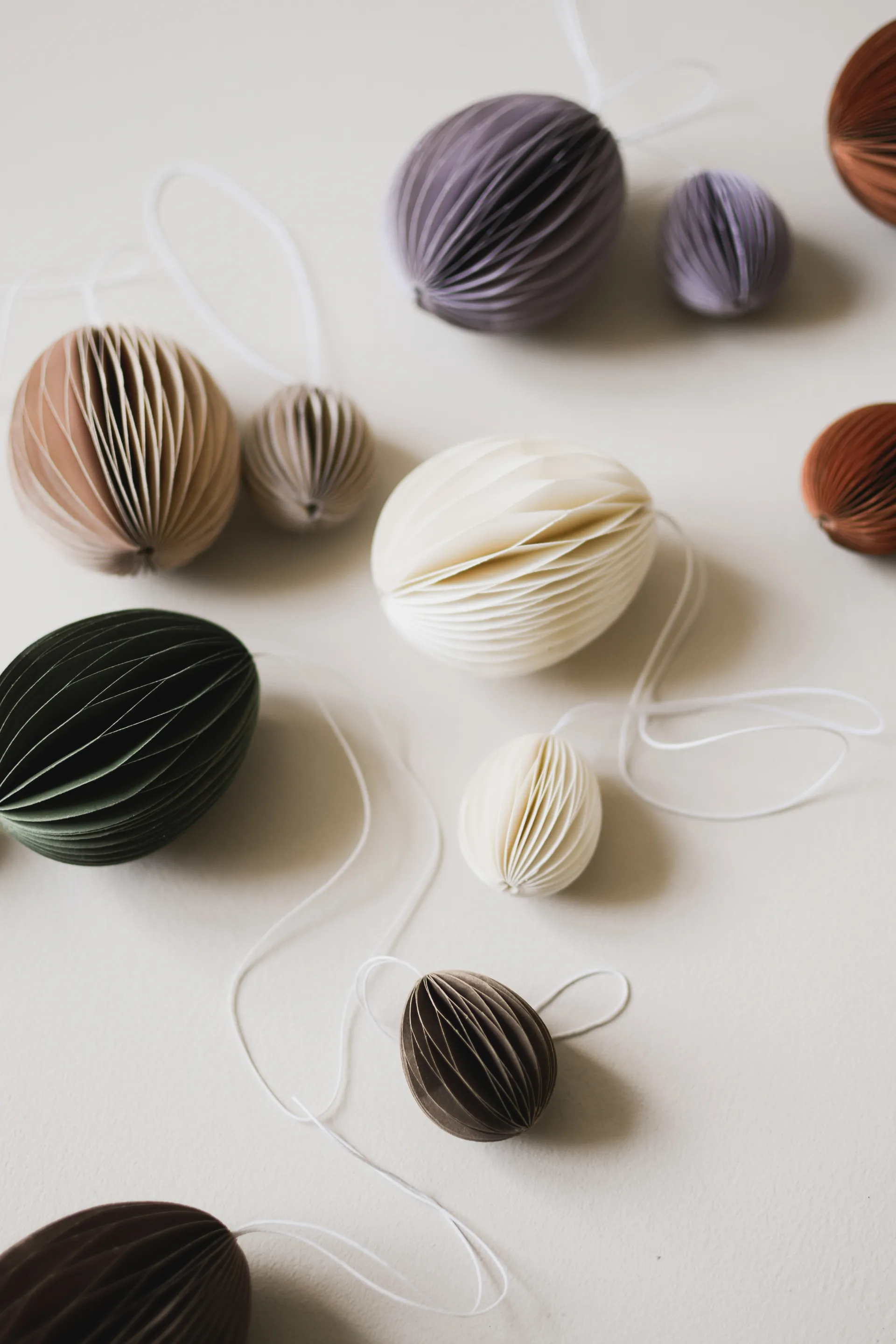 Ovoid påskhänge papper 7 cm, Sand DBKD