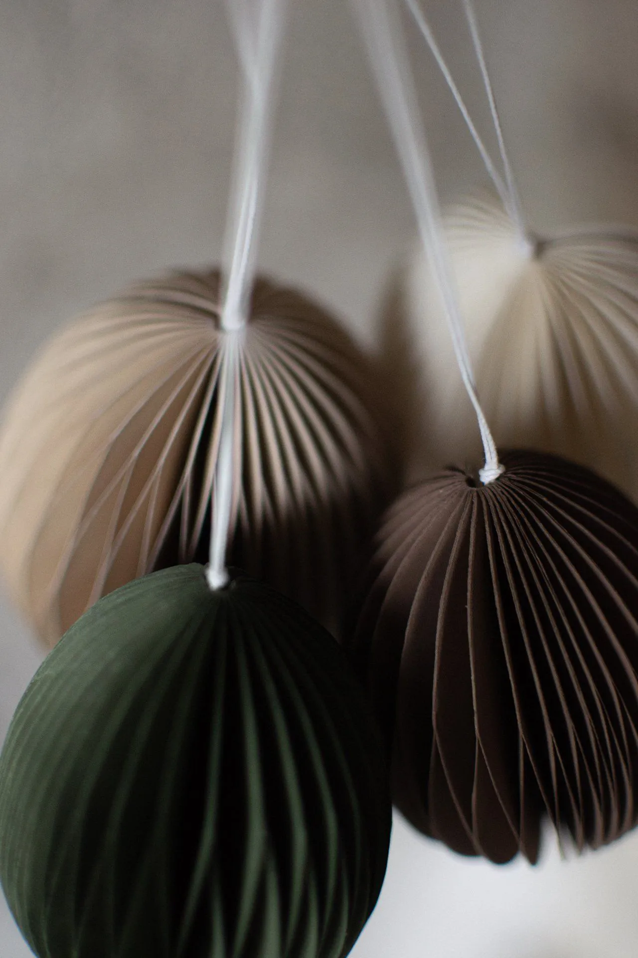 Ovoid påskhänge papper 7 cm, White DBKD