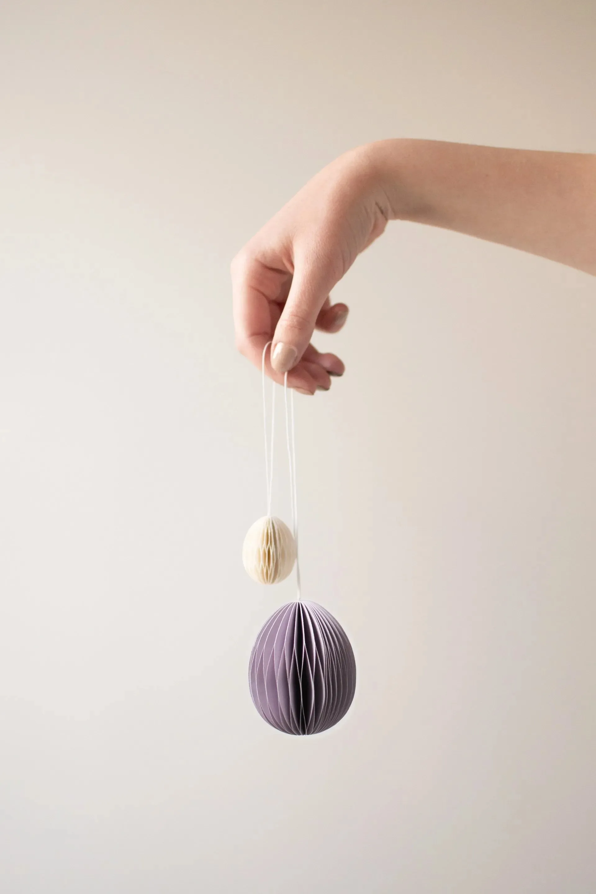 Ovoid påskhänge papper small 4 cm, White DBKD