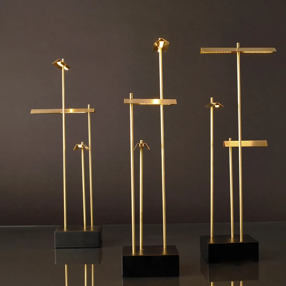 Knokke bordslampa, mässing DCWéditions