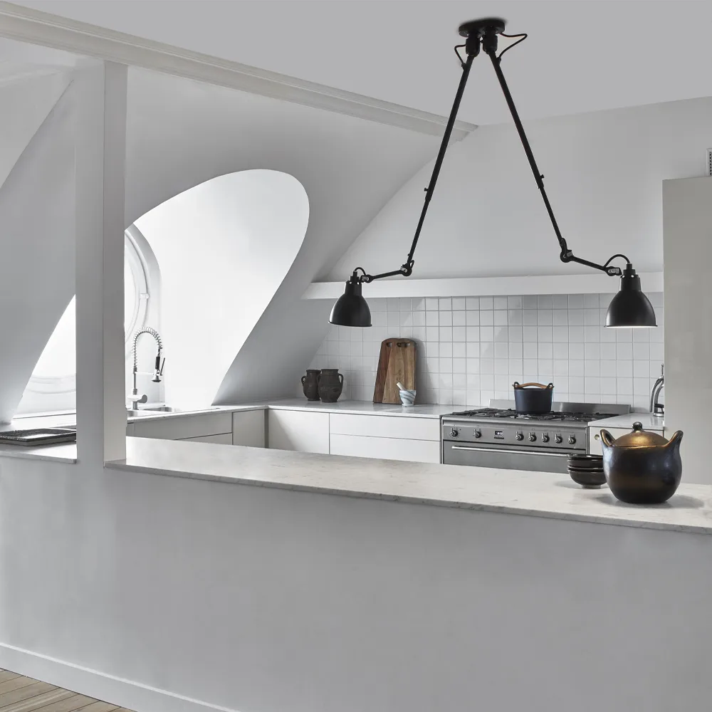 Lampe Gras 302 Double taklampa, svart DCWéditions