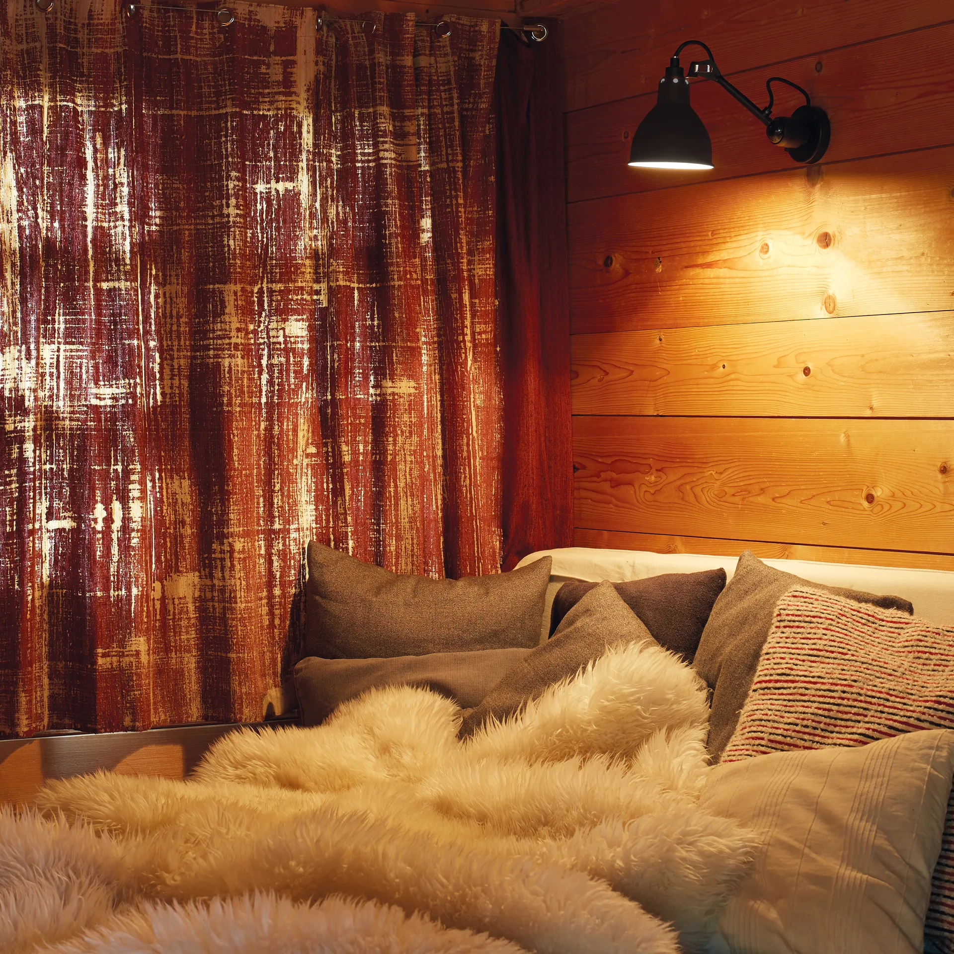 Lampe Gras 304 vägglampa, svart, fast installation, rund skärm DCWéditions