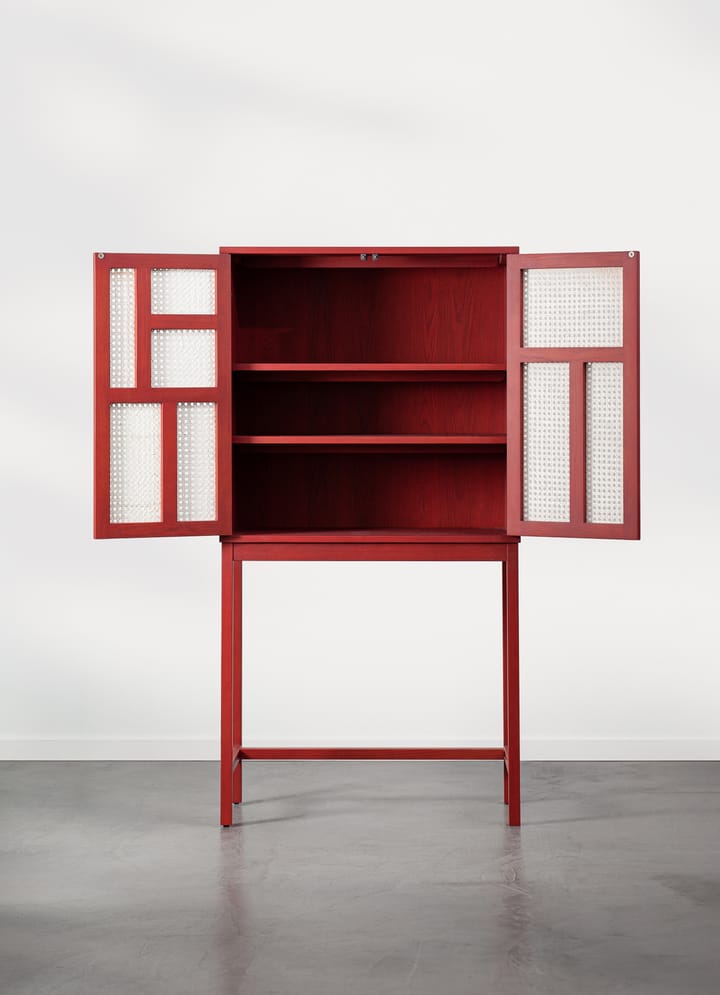 Air vitrinskåp, Röd Design House Stockholm