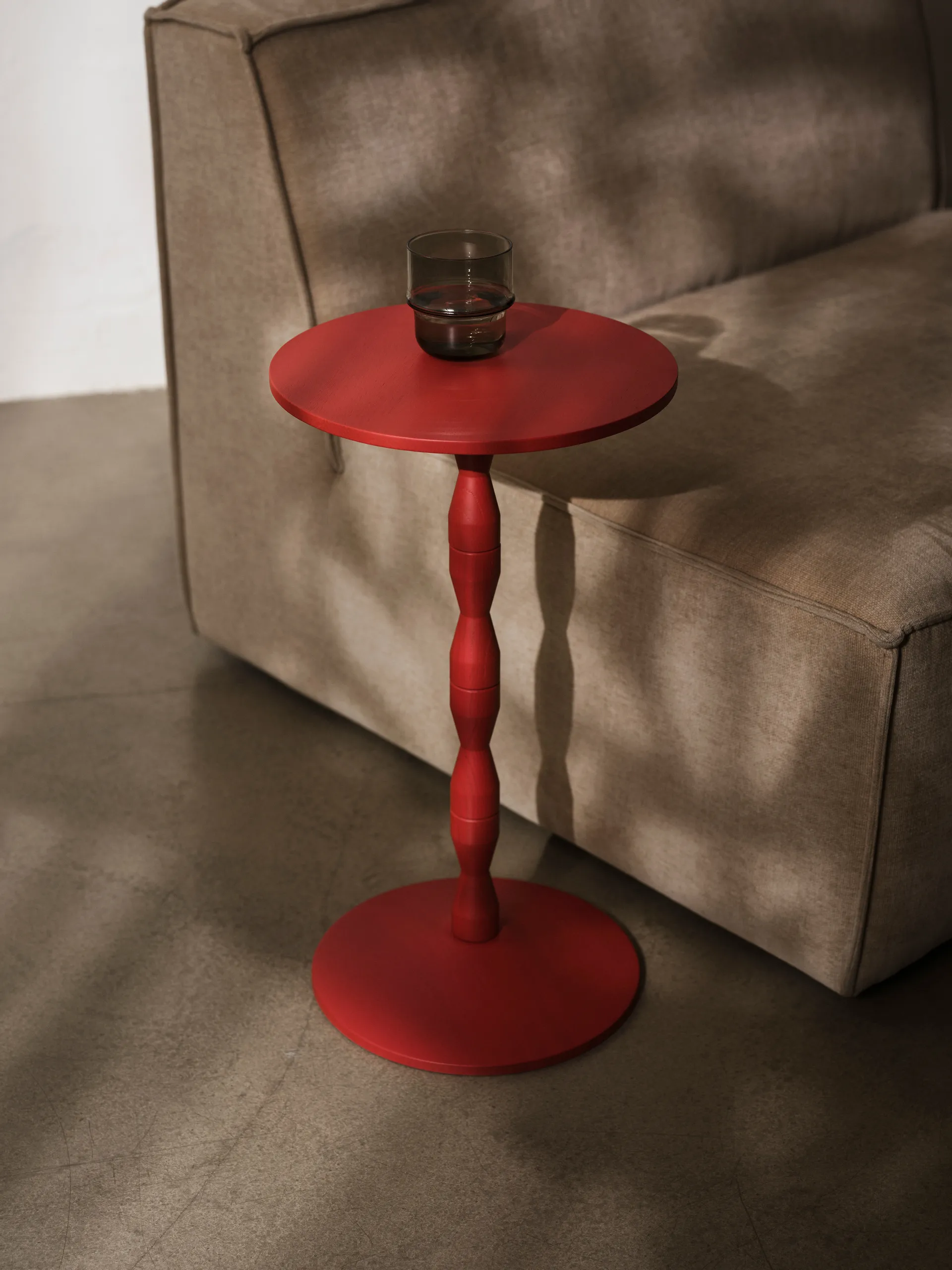 Pedestal bord Ø31x67,5 cm, Red Design House Stockholm