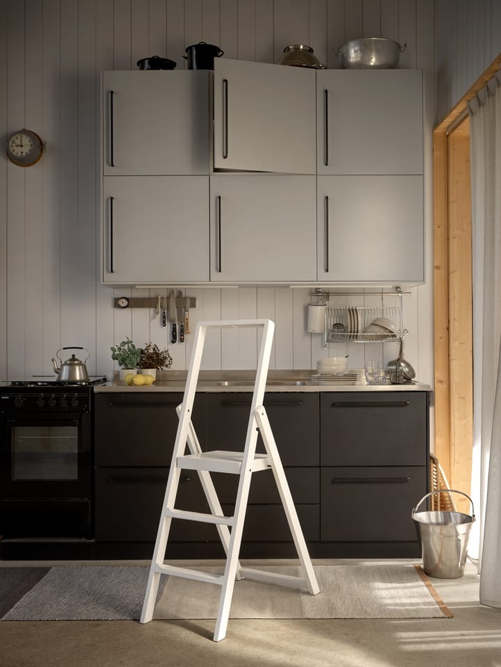 Step stege, Vitlackerad Design House Stockholm