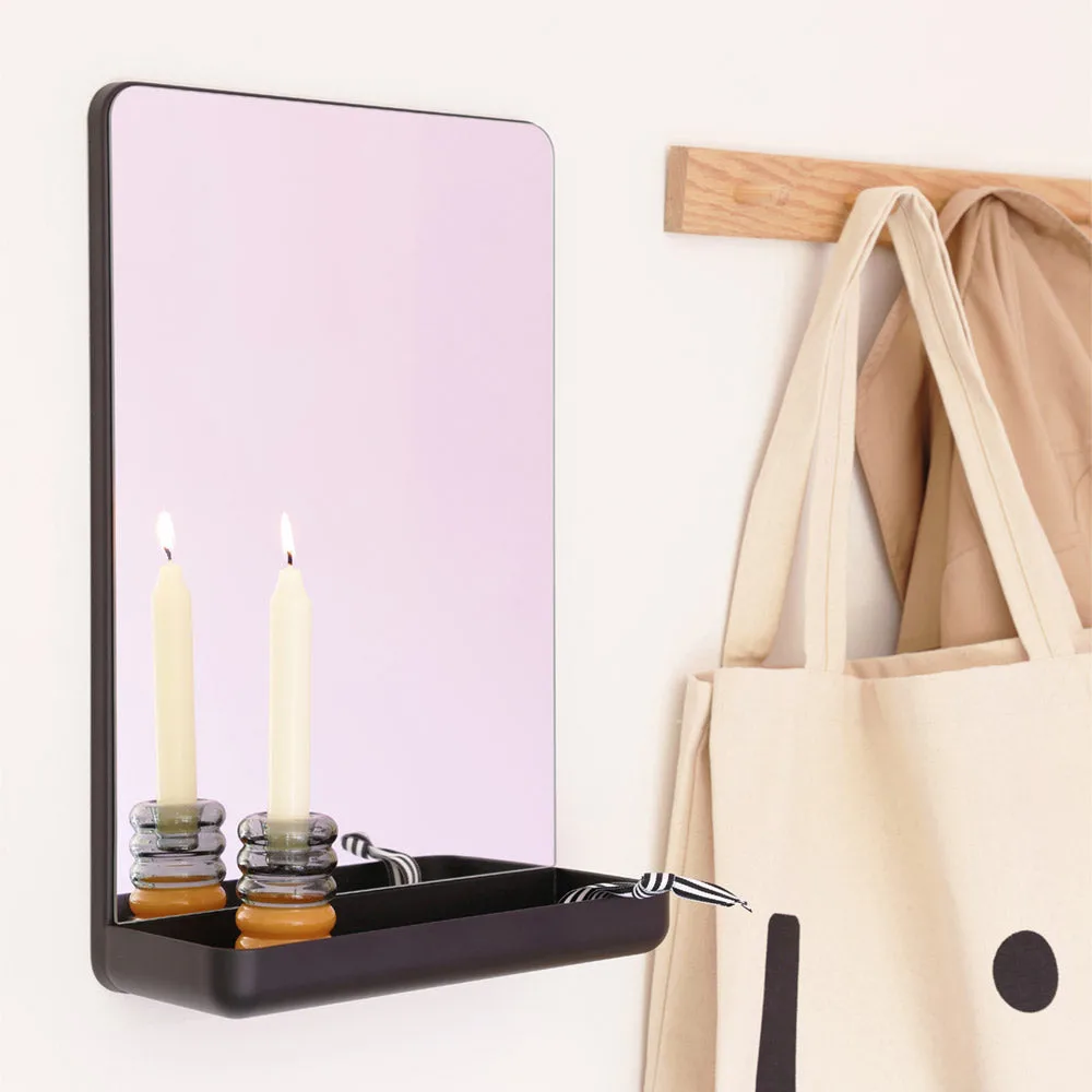 Design Letters väggspegel med hylla, Black Design Letters