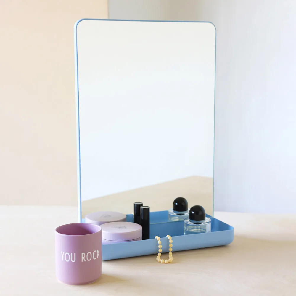 Design Letters väggspegel med hylla, Light Design Letters