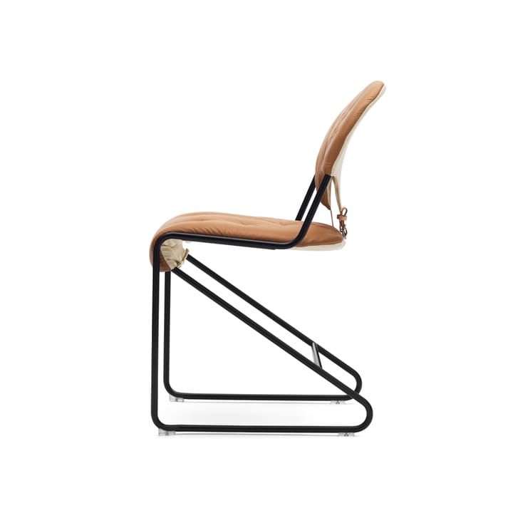 Sam stol - Läder naturale camel, hög, svart stativ, baksida plain 20 - Dux