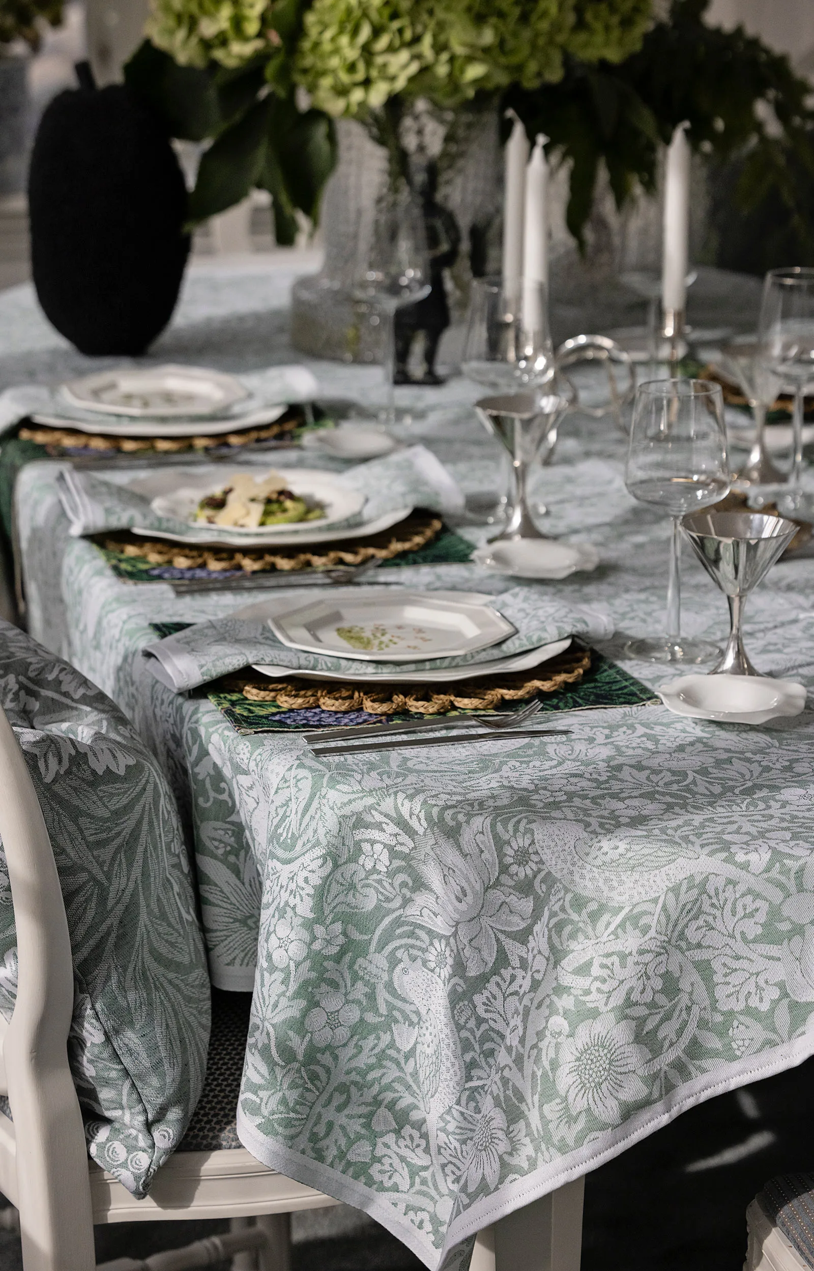 Strawberry Thief bordsduk 150x250 cm, Grön Ekelund Linneväveri