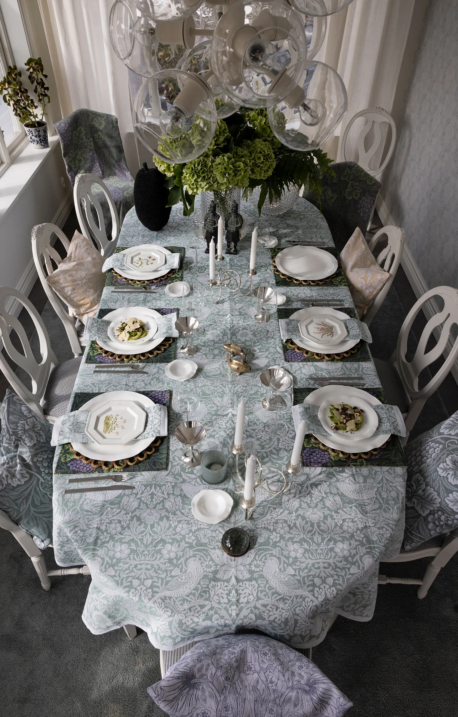 Strawberry Thief bordsduk 150x250 cm, Grön Ekelund Linneväveri