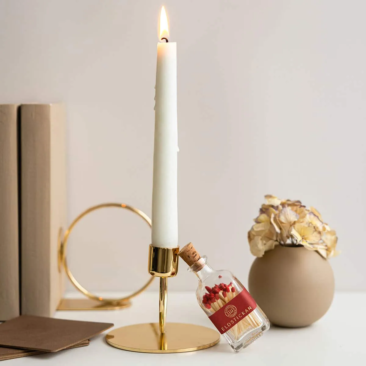 Lilla eldstickan tändsticksask med 60 tändstickor, Liten ros Eldstickan