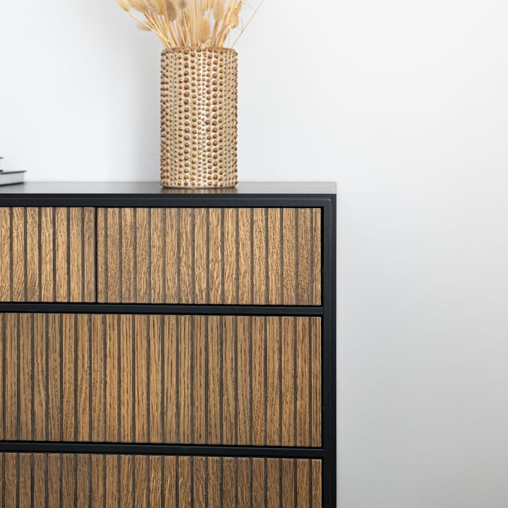 Line Hög byrå, walnut/black, 3+3 lådor, svarta metallben Englesson