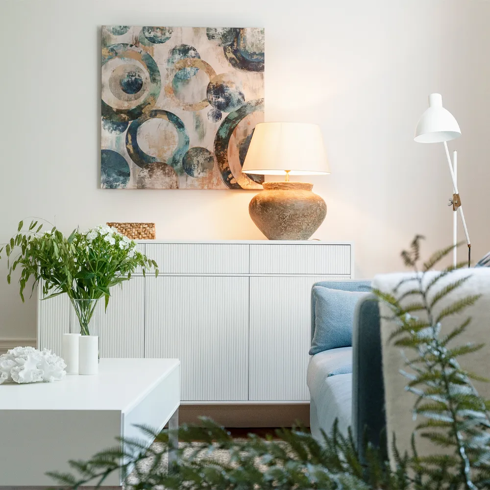 Line Hög skänk, walnut/white, 2dörrar+2lådor+1hylla, kromben Englesson