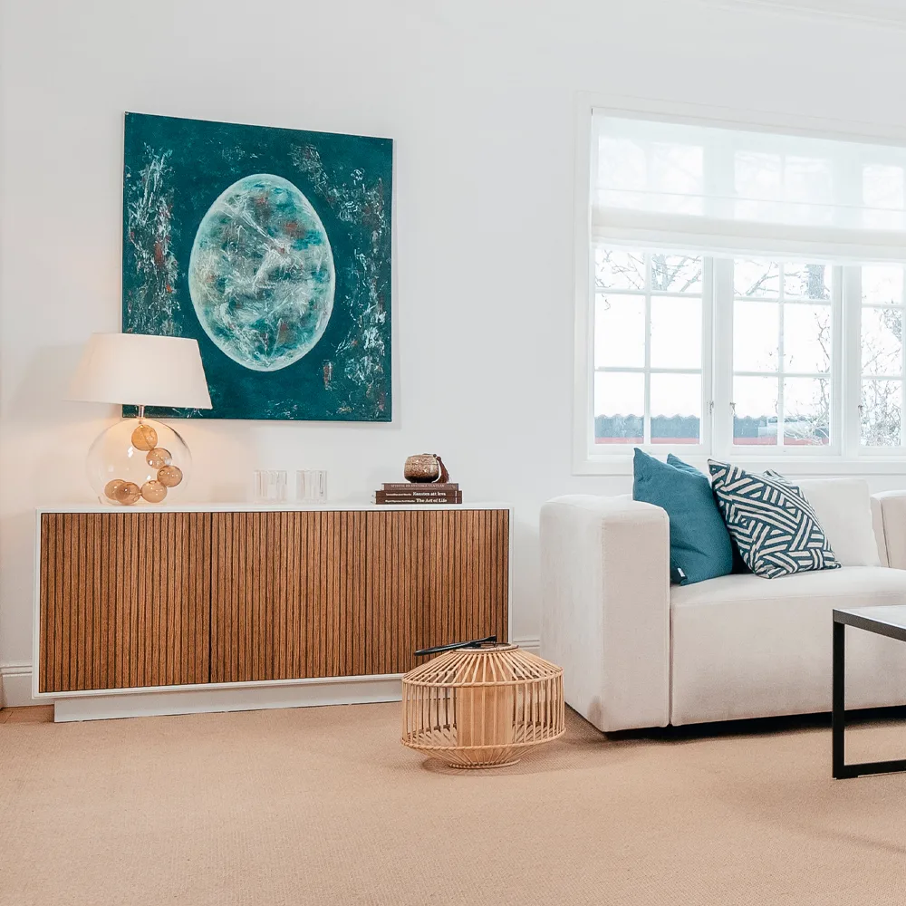 Line skänk, walnut/black, 4dörrar+1+1hylla, sockel Englesson