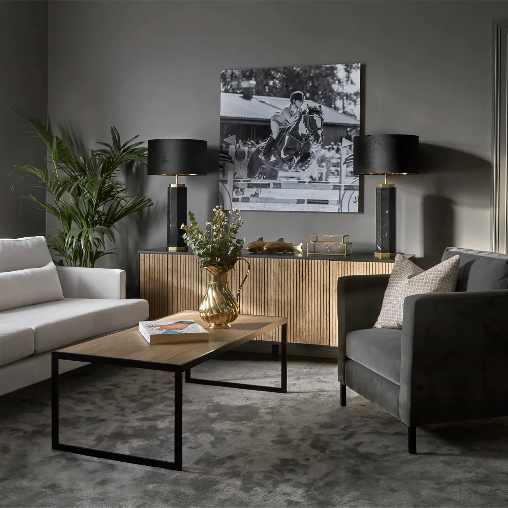 Line skänk, walnut/black, 4dörrar+1+1hylla, sockel Englesson