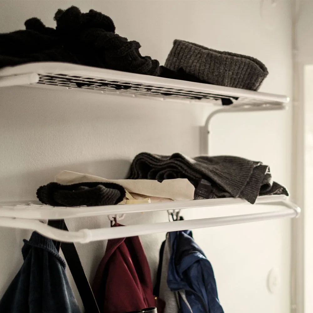 Classic 650 hatthylla, svart/krom, 2 plan, 110 cm Essem Design