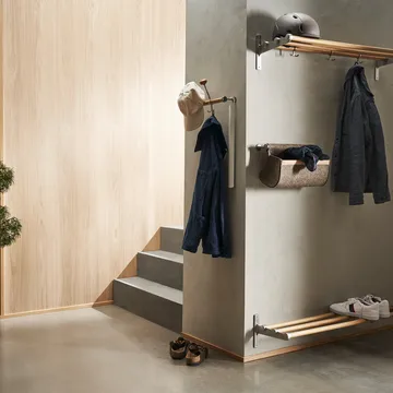 Nostalgi hatt-/skohylla - ek, aluminium - Essem Design