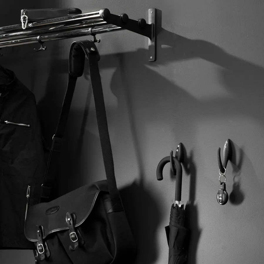 Nostalgi hatthylla, skohylla, krom, svart Essem Design