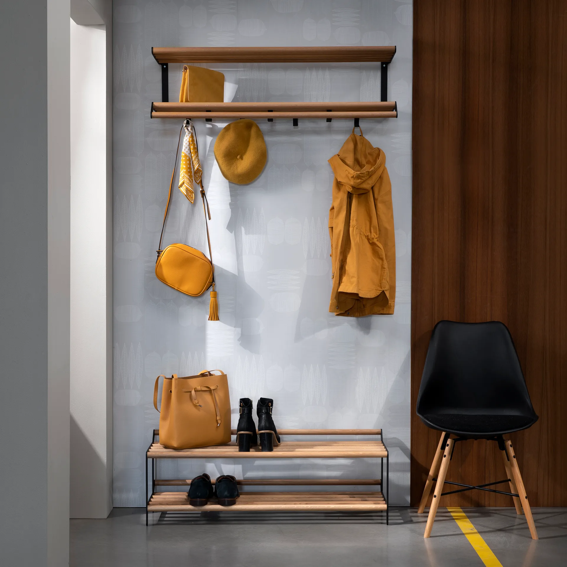 Tamburin hatthylla 100 cm, Ek-svart Essem Design