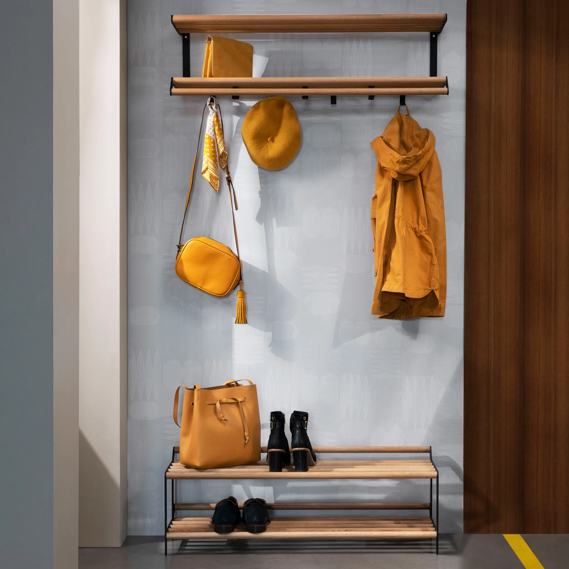 Tamburin hatthylla 60 cm, Ek-svart Essem Design