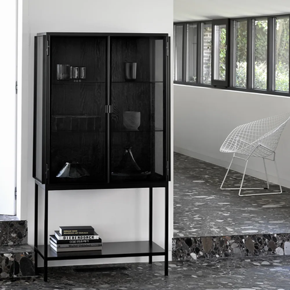 Anders High vitrinskåp, Svart 2 glasdörrar-Metall Ethnicraft