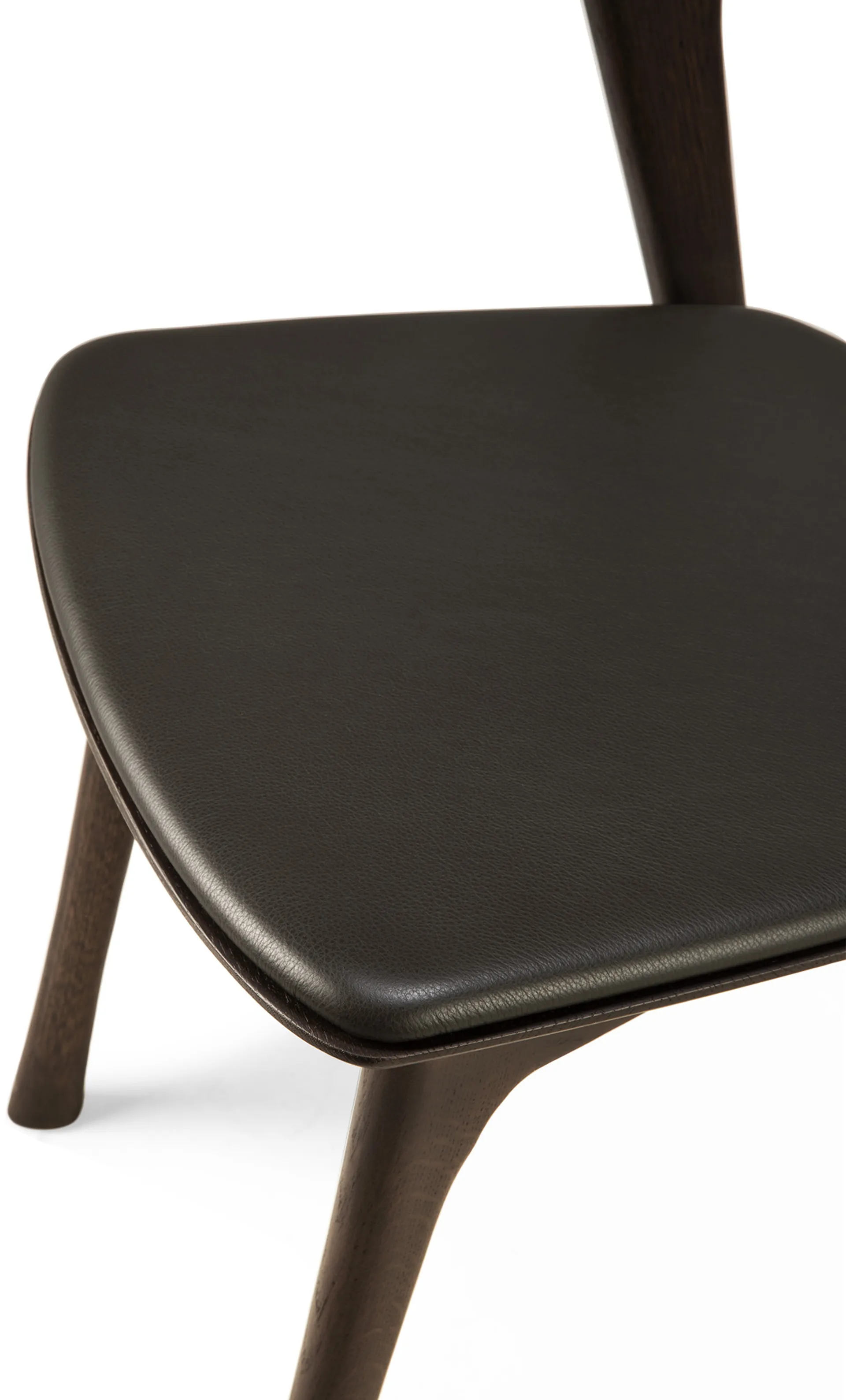 Bok stol med lädersits, Brunbetsad ek-brunt läder Ethnicraft