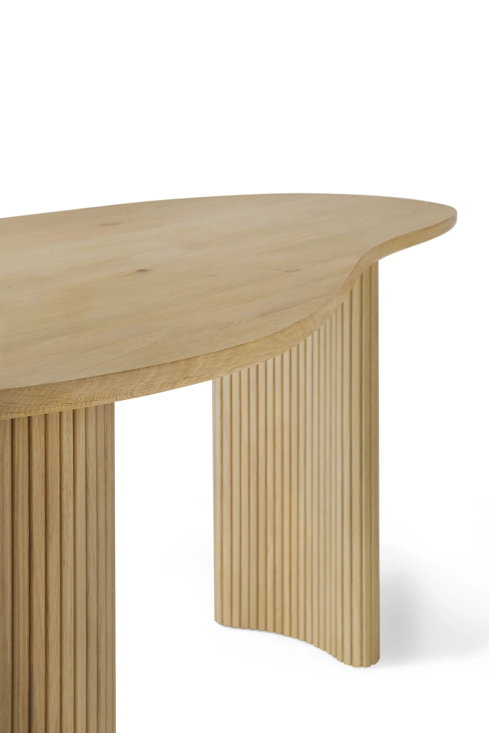 Boomerang skrivbord, Lackerad ek, 160x83x76 cm Ethnicraft