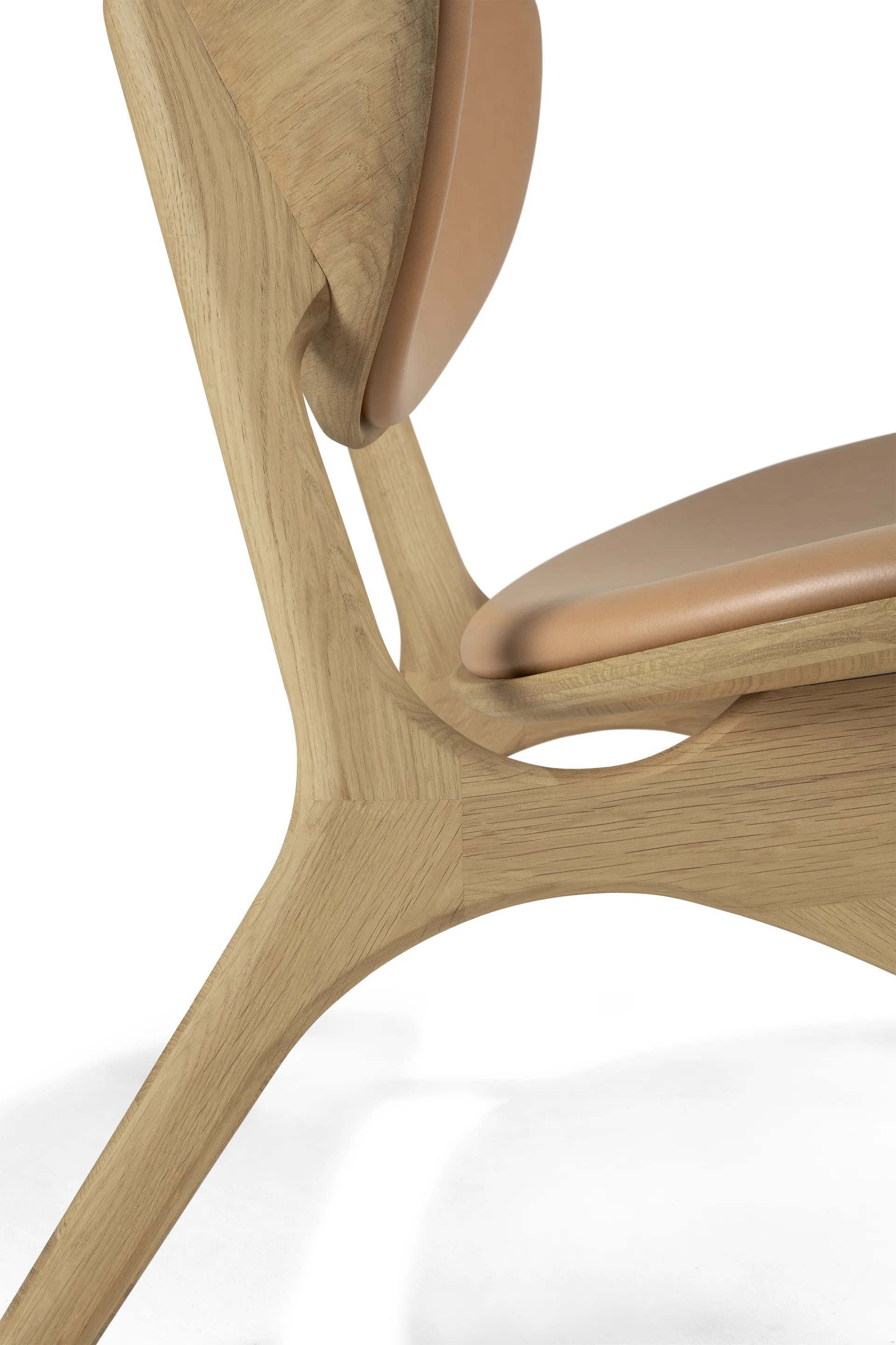 Eye loungefåtölj, Lackerad ek-läder Sienna Ethnicraft