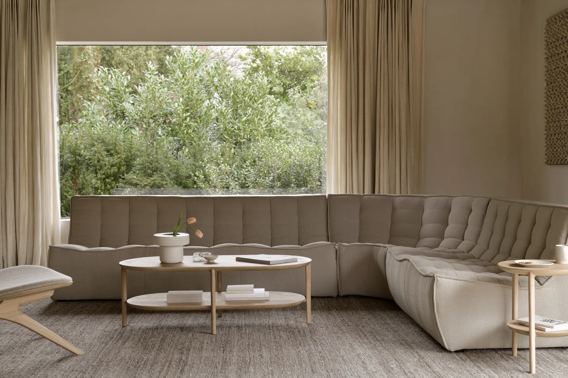 N701 modulhörnsoffa med rundat hörn, tyg Ecru Beige, 301x171 cm Ethnicraft