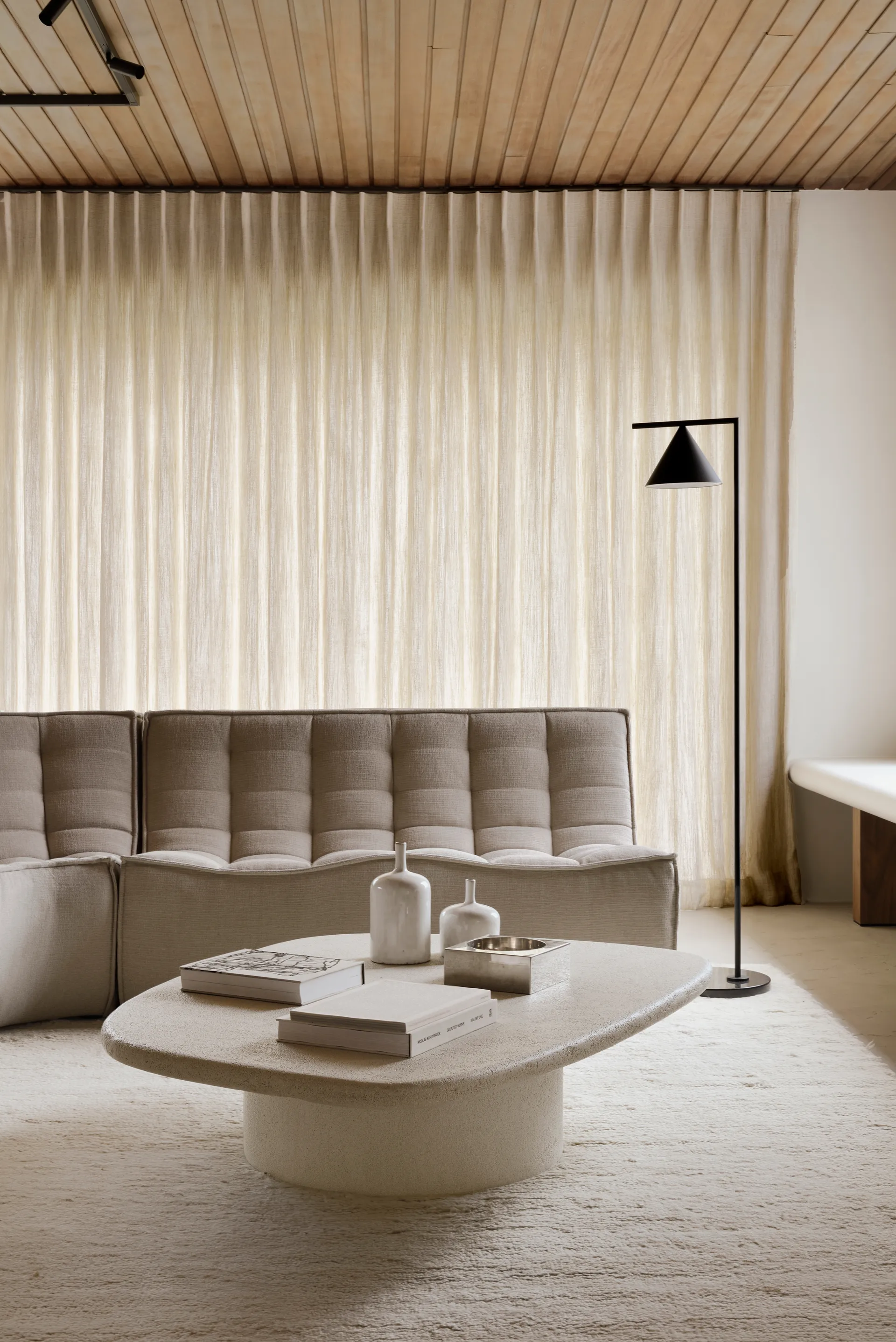 N701 modulhörnsoffa med rundat hörn, tyg Ecru beige, 330x260 cm,  Ethnicraft