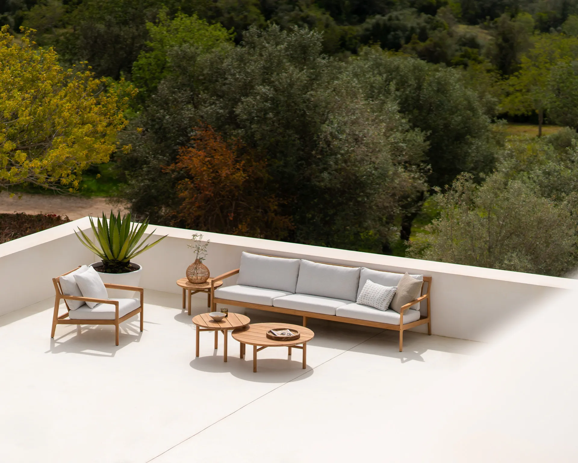 Quatro outdoor soffbord teak, Ø59 cm Ethnicraft