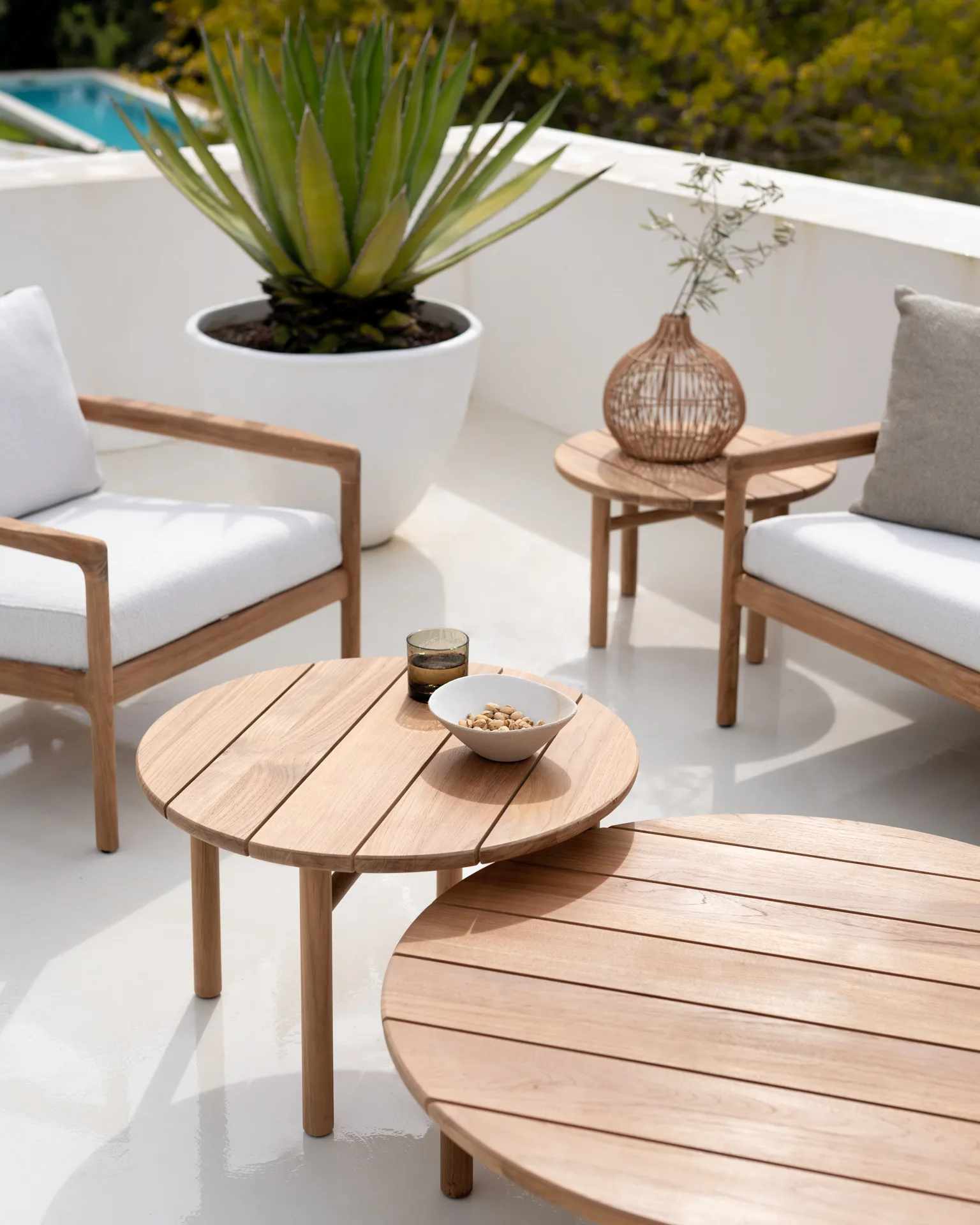 Quatro outdoor soffbord teak, Ø95 cm Ethnicraft