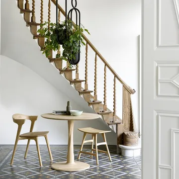 Torsion matbord - Svartbetsad ek, Ø127 cm - Ethnicraft