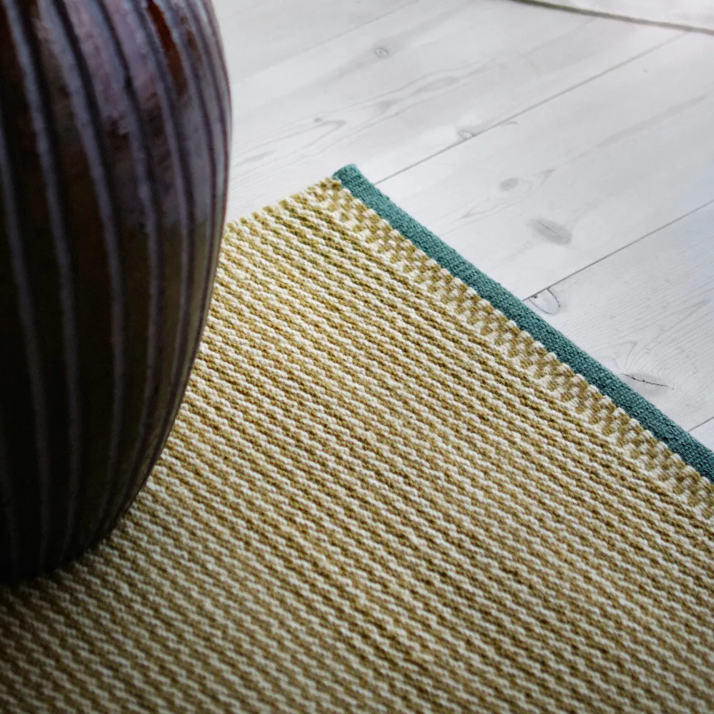 Daisy matta, hay/off white, 200x300 cm Fabula Living