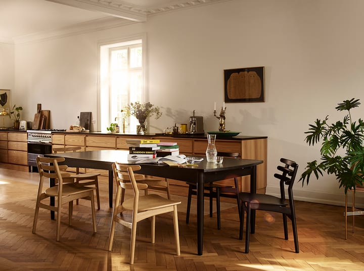 J48 stol, Oak nature lacquered-black leather FDB Møbler