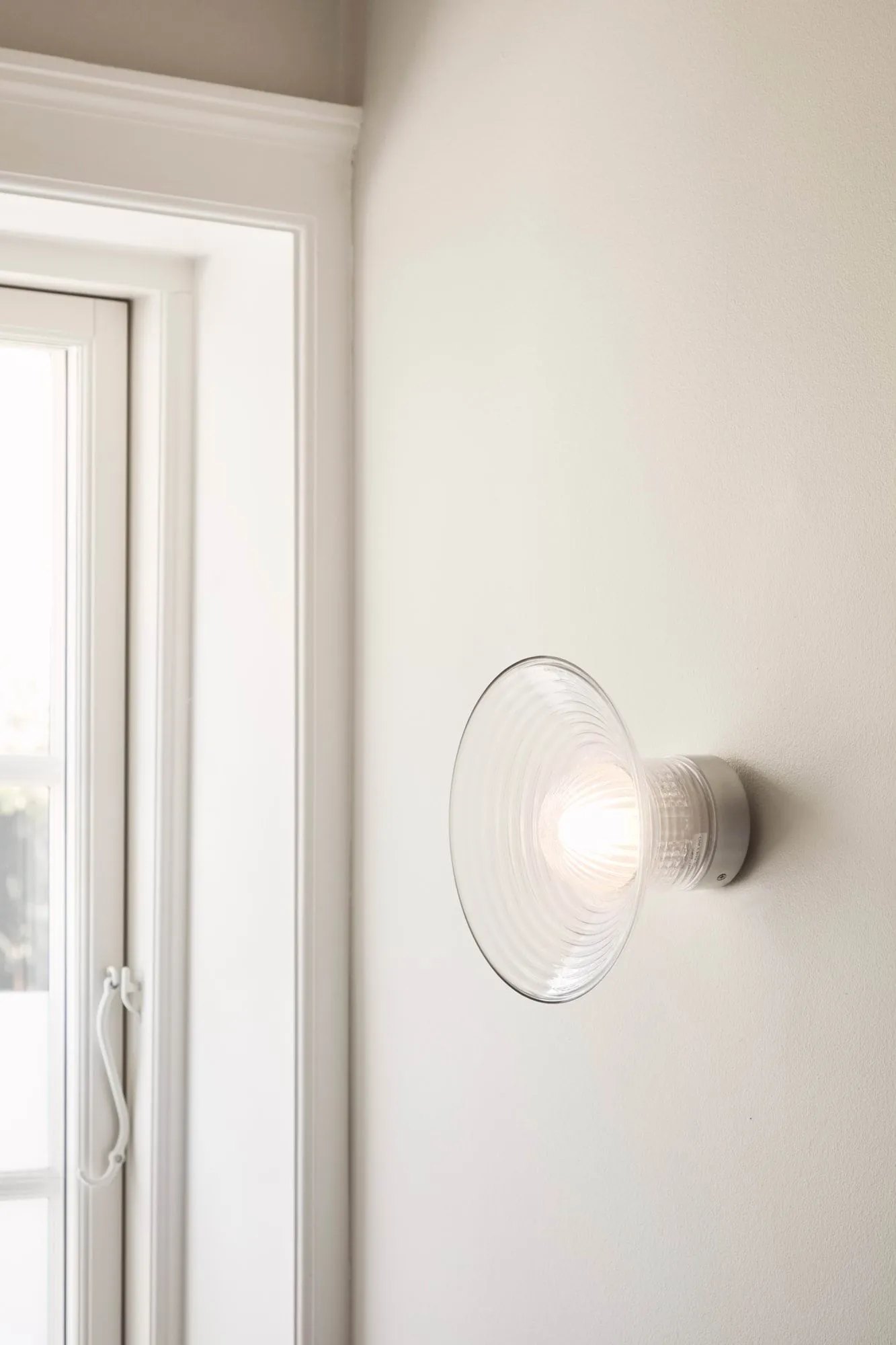 U12 Sletterhage vägglampa, Aluminium-opalglas, fast installation FDB Møbler