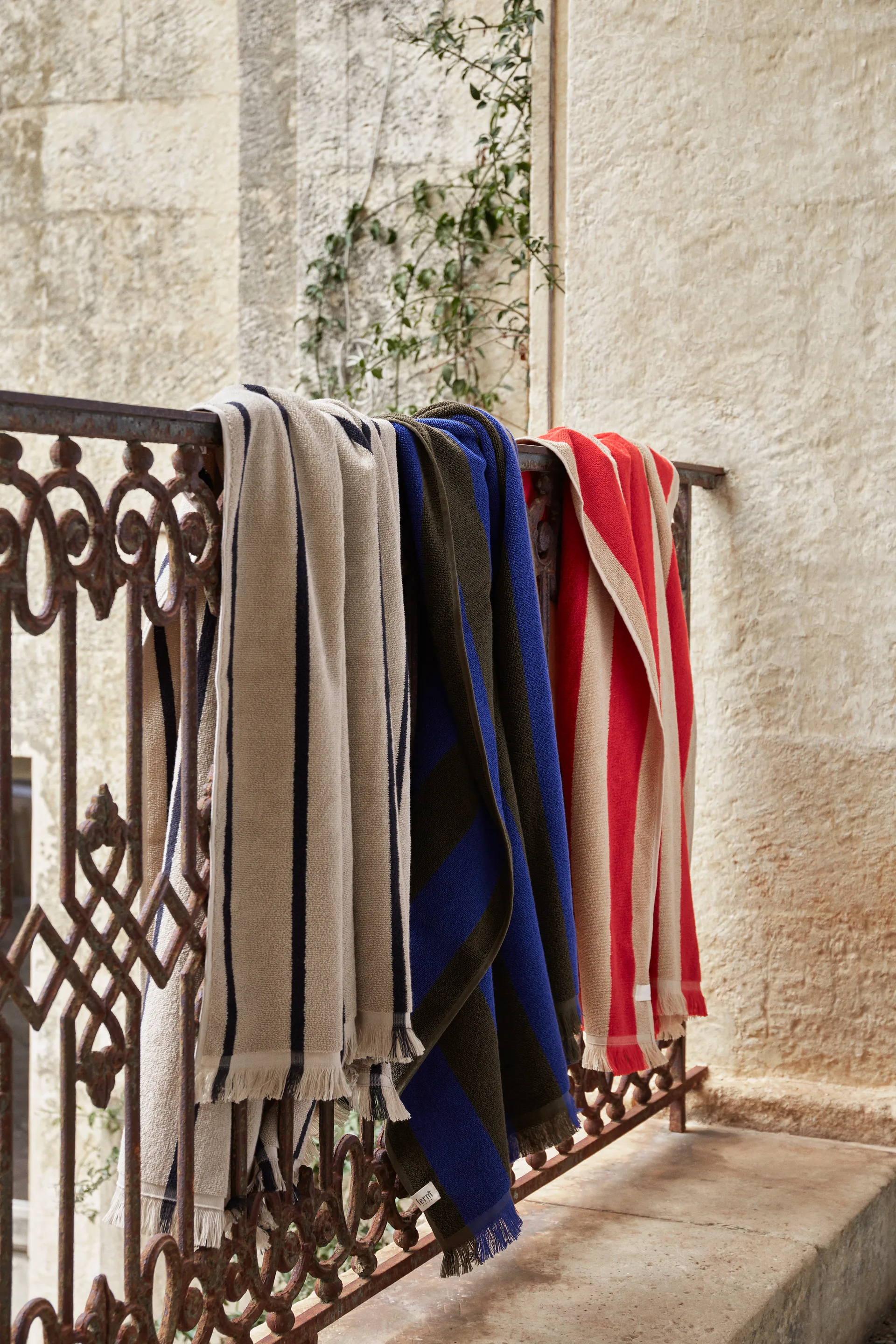 Alee badlakan 100x150 cm, Sand-Black Ferm Living