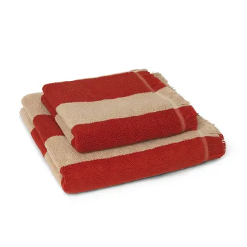 Alee handduk 50x100 cm - Light camel-red - Ferm Living