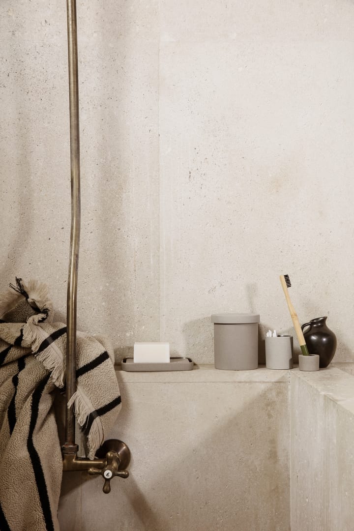 Alee handduk 70x140 cm, Sand-black Ferm Living