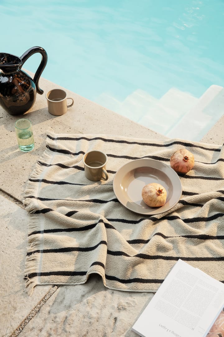 Alee handduk 70x140 cm, Sand-black Ferm Living