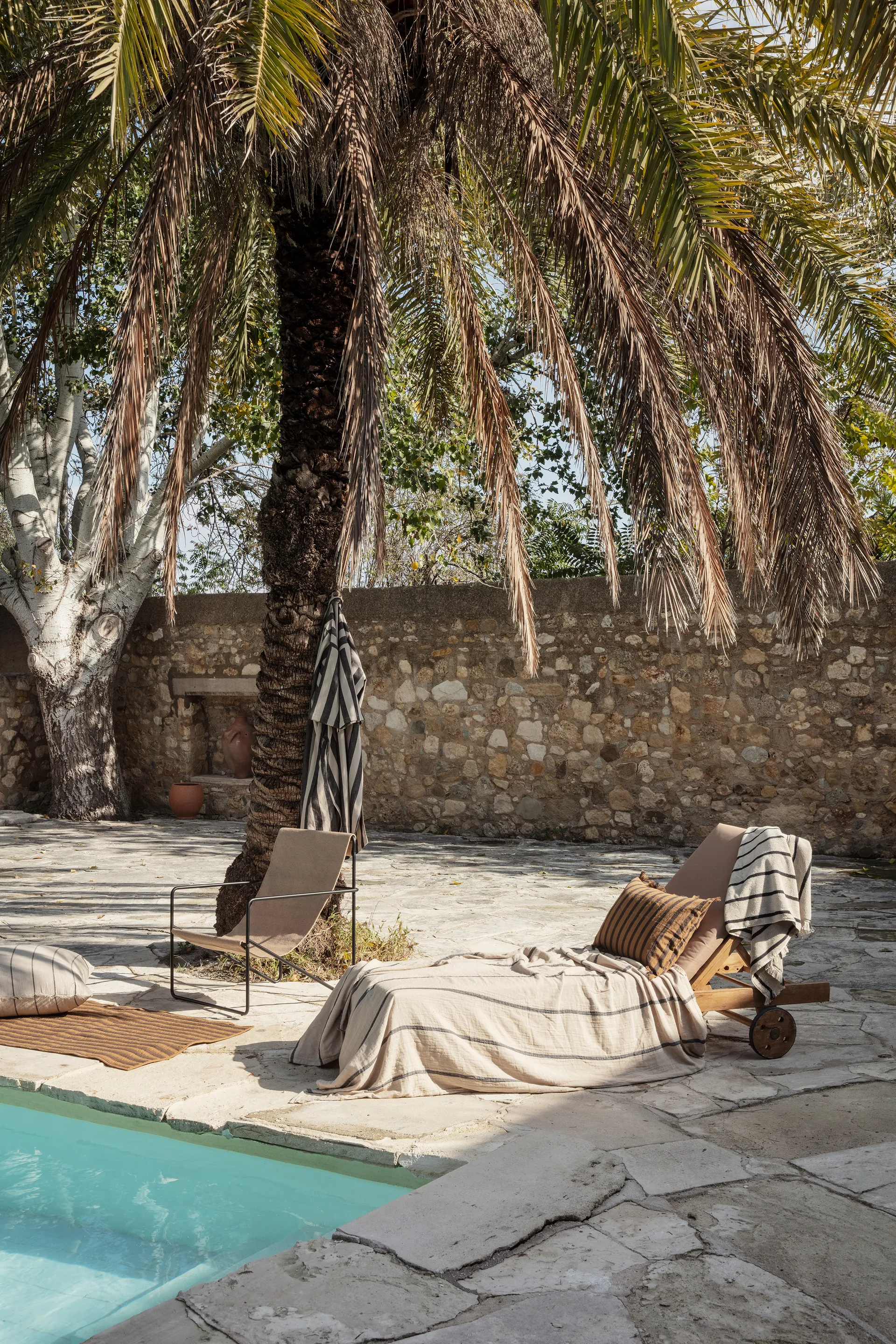 Alee handduk 70x140 cm, Sand-black Ferm Living