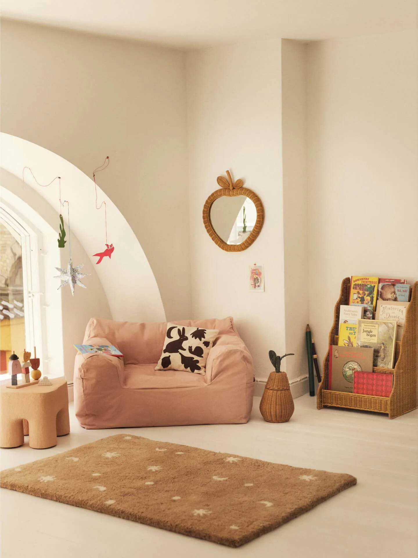 Apple braided spegel, Natural, 40x3x45 cm Ferm Living
