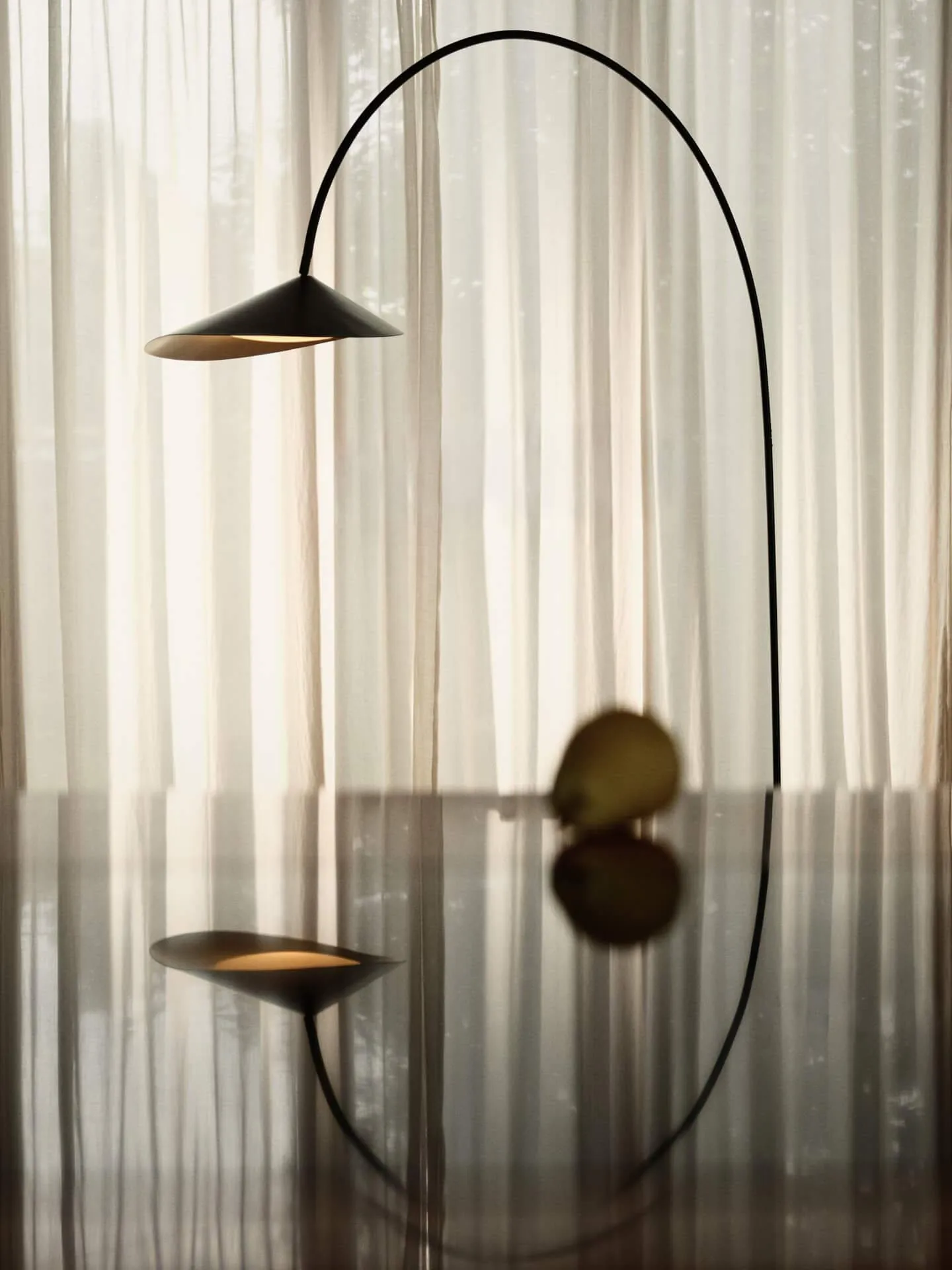 Arum arched golvlampa, Black Ferm Living