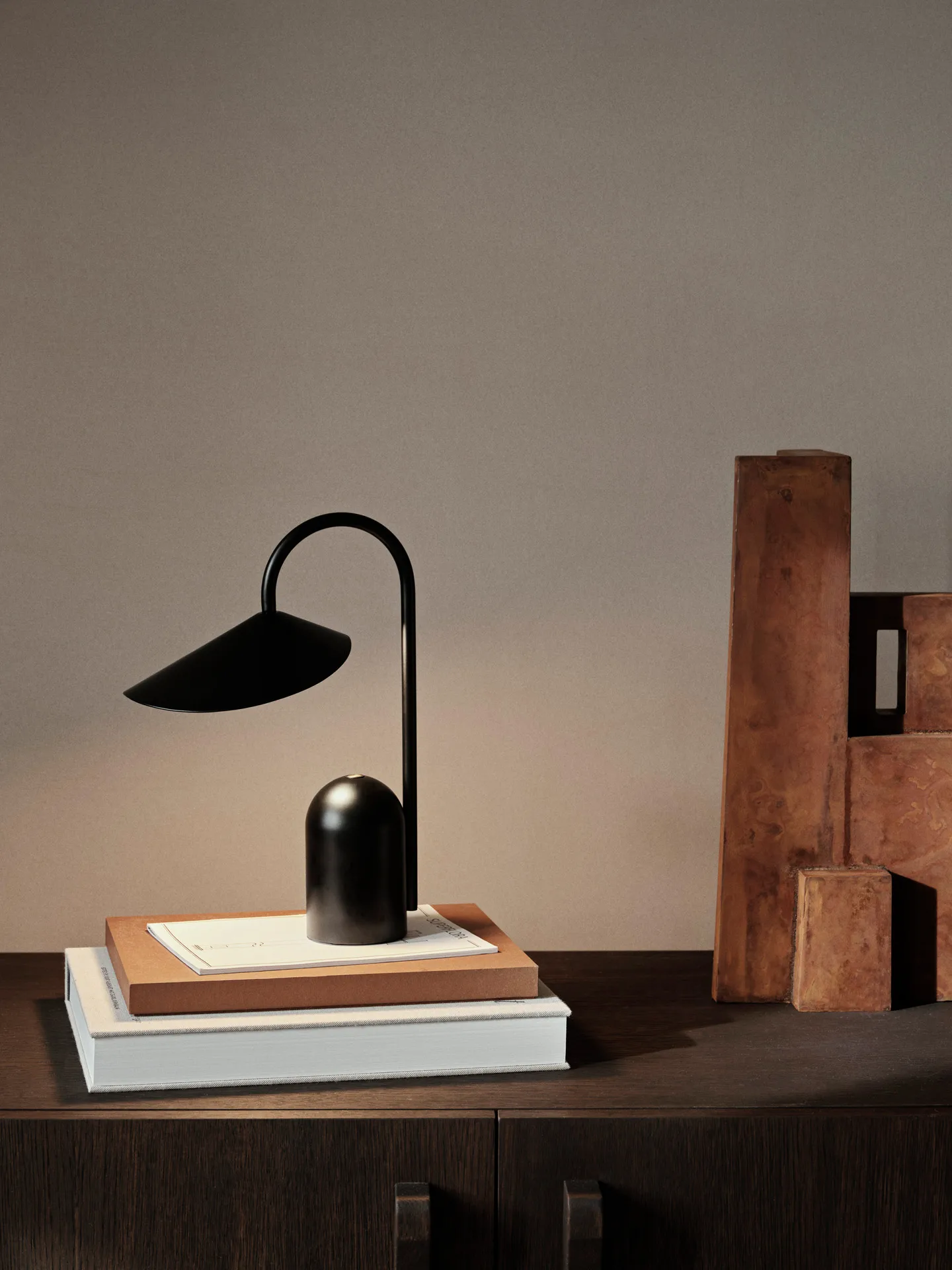 Arum portabel lampa, Black Ferm Living